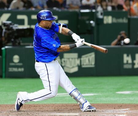 　９回、ビシエドが左越えソロを放つ