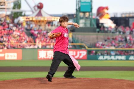 　セレモニアルピッチを務めた八乙女光（楽天野球団提供）