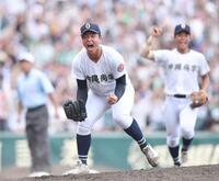 　９回、代打・永野翔成を遊ゴロ併殺に打ち取り歓喜の雄たけびを上げる沖縄尚学・末吉良丞（撮影・開出牧）