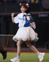 　きつねダンスに登場したＦＲＵＩＴＳ　ＺＩＰＰＥＲ・松本かれん（撮影・中島達哉）