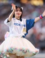 　ＹＭＣＡダンスを踊るＦＲＵＩＴＳ　ＺＩＰＰＥＲ・鎮西寿々歌（撮影・中島達哉）