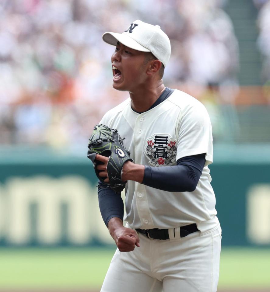 　８回を投げ終え、絶叫する日大三・近藤優樹（撮影・中田匡峻）