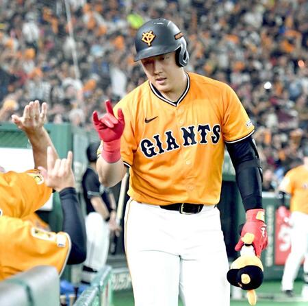 巨人・岡本　２打席連発「しっかり捉えられた」完全復活　８年連続２桁本塁打　球団４番では歴代２位タイ