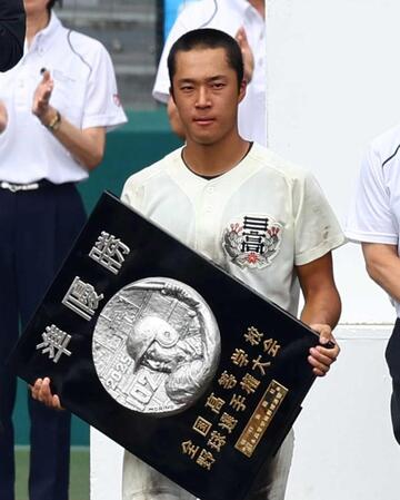 日大三・本間律輝“主将の重圧”も意地の３安打　三木監督を「日本一の監督として漢にしたかった」