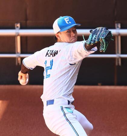 　ブルペンで投球する矢沢（撮影・中島達哉）