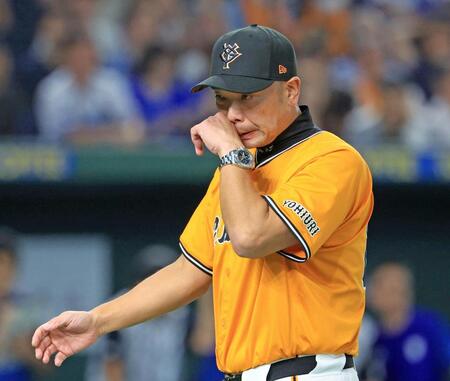 　ＤｅＮＡに敗れ、引き揚げる阿部監督