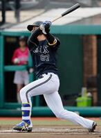 　１回、中川が中越えに先制二塁打を放つ