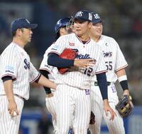 　７回途中に降板する奥川（撮影・西岡正）