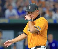 　ＤｅＮＡに敗れ、引き揚げる阿部監督