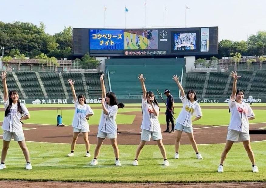 　セレモニーを行ったＫＯＢｅｒｒｉｅＳ♪