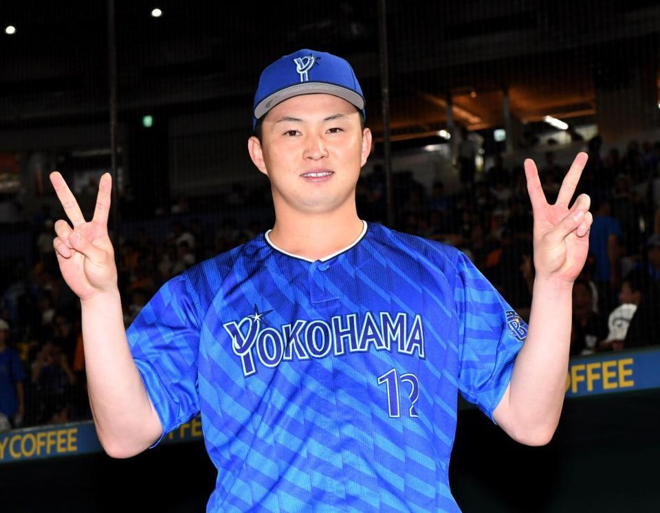 　プロ２勝目を挙げ、笑顔を見せる竹田（撮影・佐藤厚）