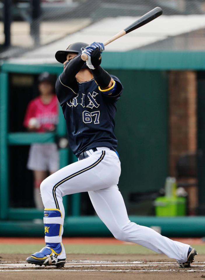 　１回、中川が中越えに先制二塁打を放つ