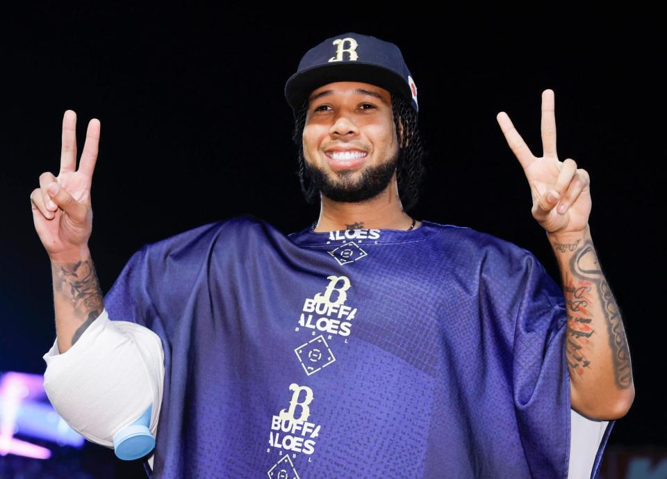 　４勝目を挙げ、ポーズをとるエスピノーザ