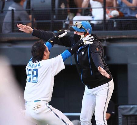 日本ハム　スイープ返し鷹３連戦３連勝　近藤３度申告敬遠の新庄監督「いいバッターなので」　ゲーム差０・５に