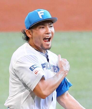 　１回、雄たけびを上げる伊藤（撮影・中島達哉）