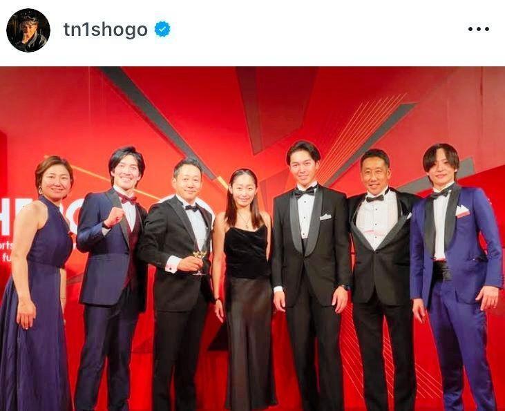 　右から３人目が清原正吾さん。２４年１２月２１日付のインスタグラム＠ｔｎ１ｓｈｏｇｏより