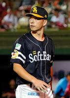 　５回を終え、６失点でベンチに戻る大関。この回で降板