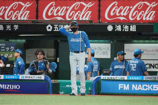 日本ハム・新庄監督 途中交代のレイエスは「ちょっと踵が。治療して
