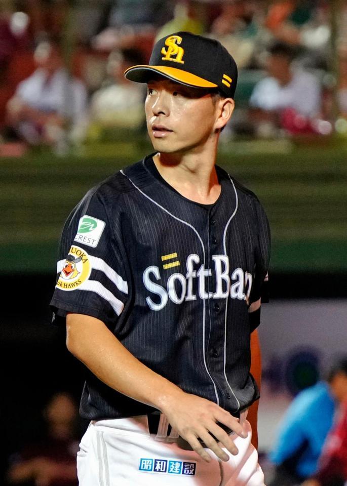 　５回を終え、６失点でベンチに戻る大関。この回で降板