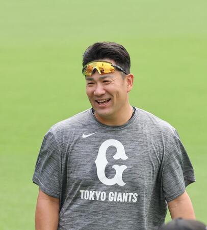 練習中、笑顔を見せる田中（撮影・市尻達拡）