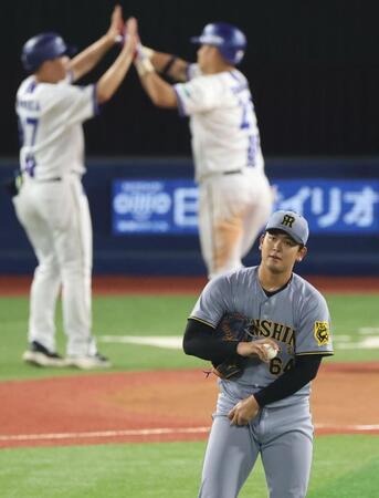 ６回、筒香にソロを浴びる岡留（撮影・金田祐二）