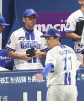 東が粘投も厳しい表情の三浦監督（撮影・金田祐二）