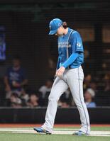 ４回、セデーニョに安打を許した山崎（撮影・石井剣太郎）