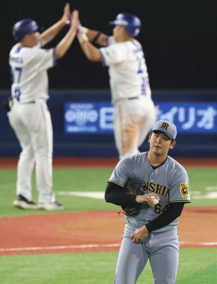 ６回、筒香にソロを浴びる岡留（撮影・金田祐二）