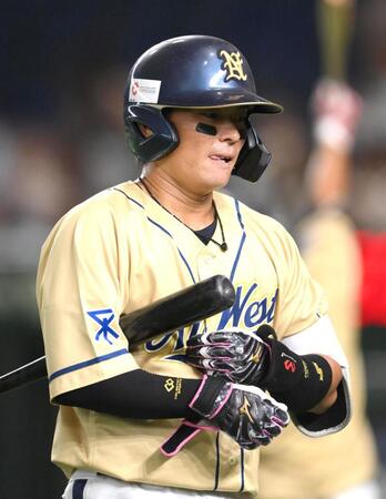 　４回、好機で中直に倒れたＮＴＴ西日本・北條史也（撮影・堀内翔）