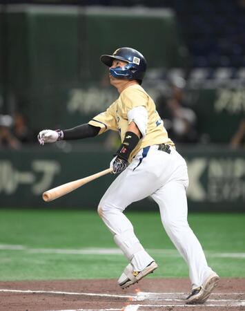 　９回、ＮＴＴ西日本・北條史也が左越えに２ランを放つ（撮影・堀内翔）