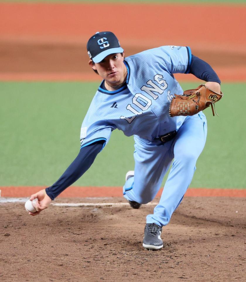 　先発し力投する与座（撮影・石井剣太郎）