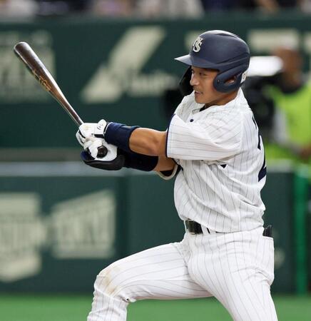 　２回、適時打を放つ日本製鉄瀬戸内・福井圭祐（撮影・石井剣太郎）