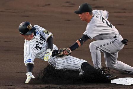 ２回、二盗に失敗する熊谷（撮影・立川洋一郎）