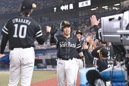 「え！？」ソフトバンク・近藤が四回で途中交代　三回に２ランも３点差でベンチに退く　ネット騒然「何があった？」「やばい」