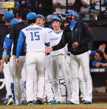 「タイガースがこっちにいたら面白い」新庄監督がし烈な優勝争い言及「一瞬が命取りになってくる」鷹ピタリ追走、ほぼ同時に７０勝到達