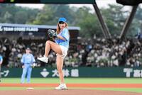 　始球式を行った中村あゆみ（球団提供）