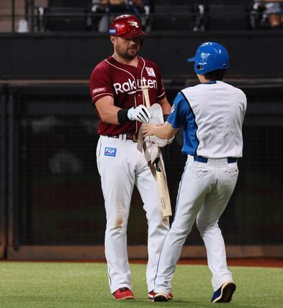 　５回、申告敬遠されるボイト（撮影・中島達哉）