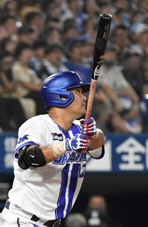 　１回、筒香は右中間に１２号同点２ランを放つ（撮影・佐藤厚）