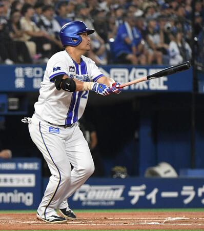 　１回、筒香は右中間に１２号同点２ランを放つ（撮影・佐藤厚）