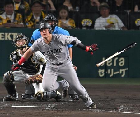 　３回、内野安打を放つ岡本