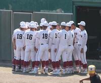 　秋季大会初戦を前に、円陣を組む広陵ナイン（撮影・市尻達拡）