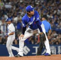 　３回、筒香（左）に２打席連続本塁打を打たれ、肩を落とす高橋宏（撮影・佐藤厚）