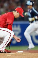 　２回、村上（奥）に本塁打を浴びた高橋