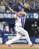 　１１回、筒香は右中間にこの日３本目となる１４号２ランを放つ（撮影・佐藤厚）