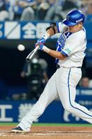 　１１回、筒香が右中間にこの試合３本目の本塁打となる２ランを放つ