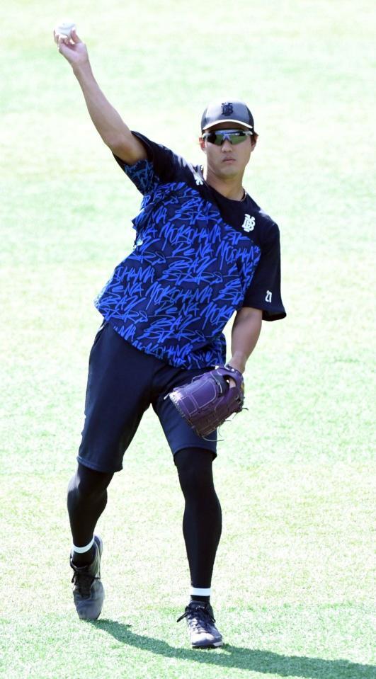 　オーバースローで投げる藤浪（撮影・佐藤厚）