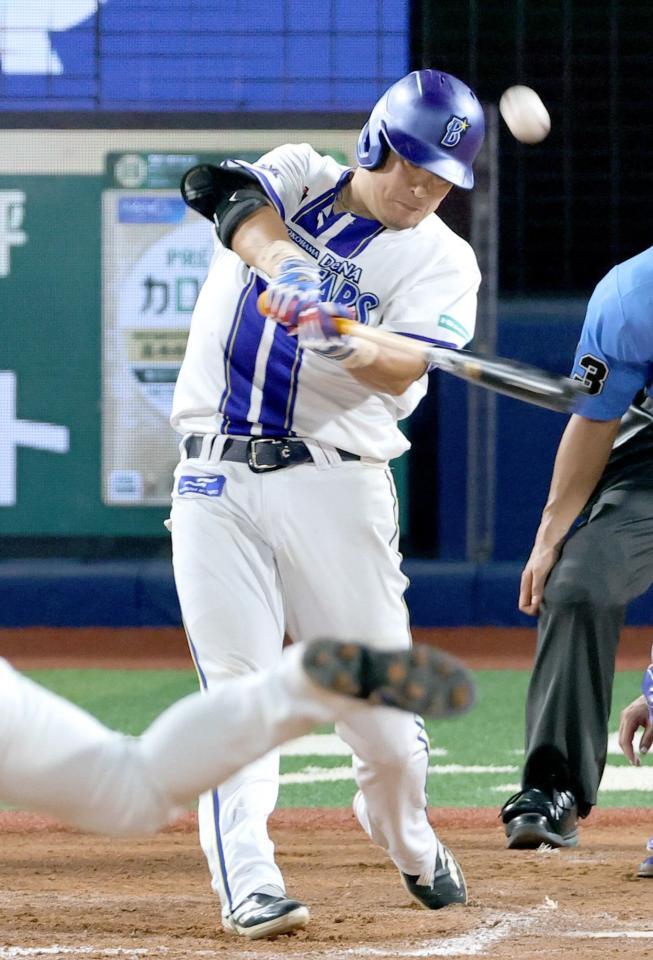 　１１回、筒香が右中間にこの試合３本目の本塁打となる２ランを放つ