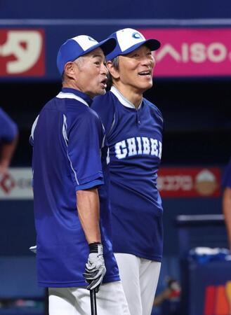 　談笑するＫＯＢＥ　ＣＨＩＢＥＮ・イチロー氏（左）と松井秀喜氏（撮影・中田匡峻）