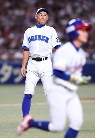 　初球で死球を与えた先発のイチロー氏