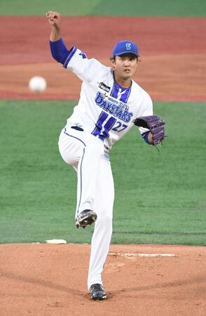 　１回、岡林を投ゴロに打ち取る藤浪（撮影・佐藤厚）